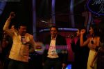 Dharmendra, Anu Malik on the sets of Indian Idol in Filmcity on 27th July 2010 (3).JPG